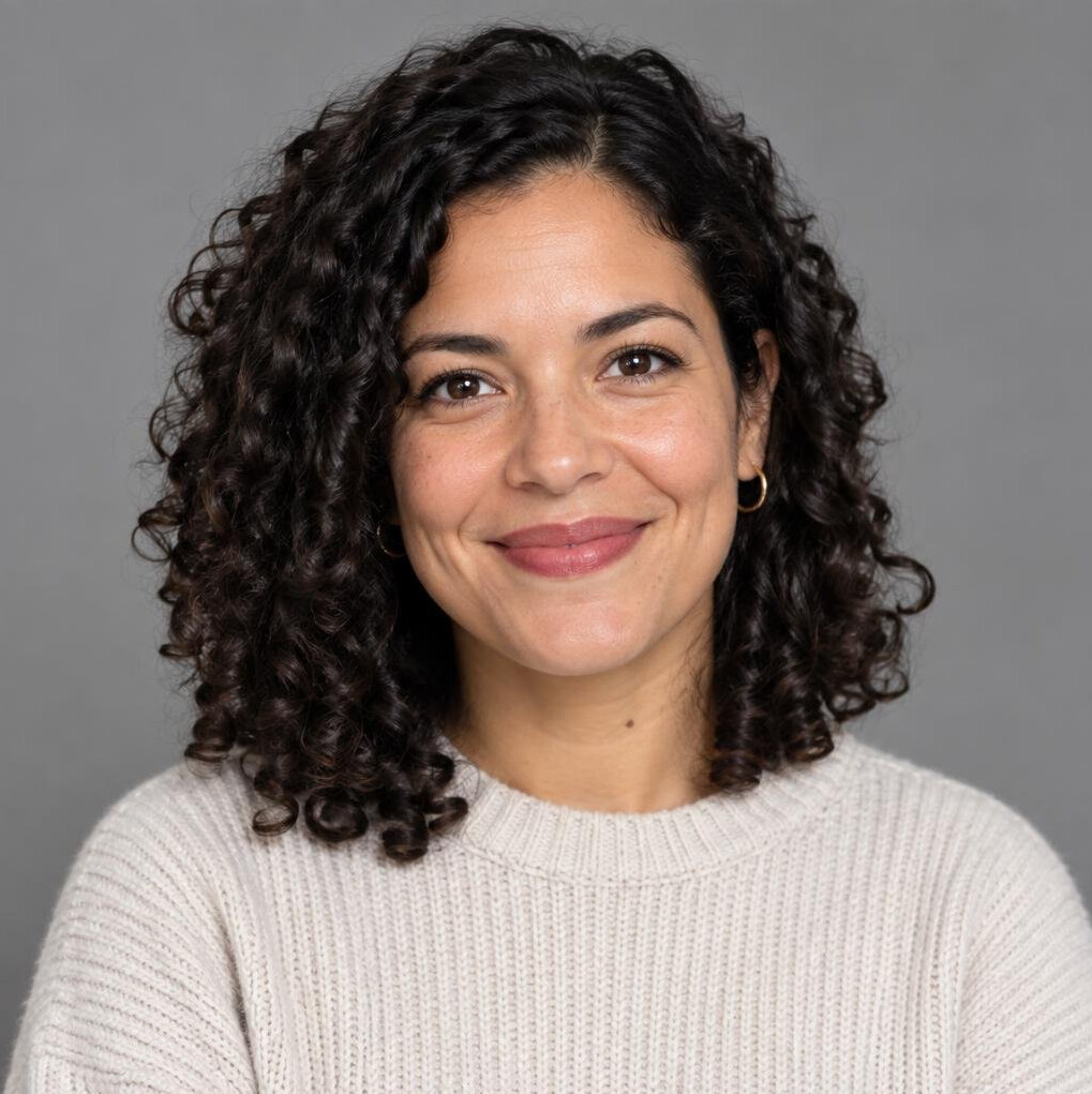 Portrait of a Portuguese woman in her 30s, data journalist